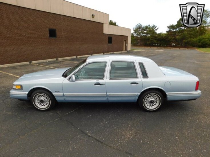 Thumbnail Photo undefined for 1997 Lincoln Town Car Executive